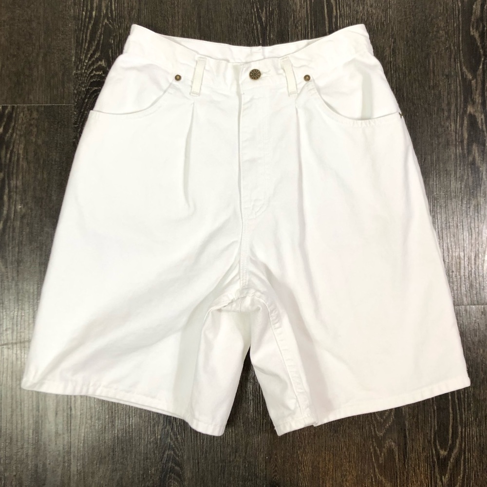 Vintage Chic Pleated Mom Shorts
